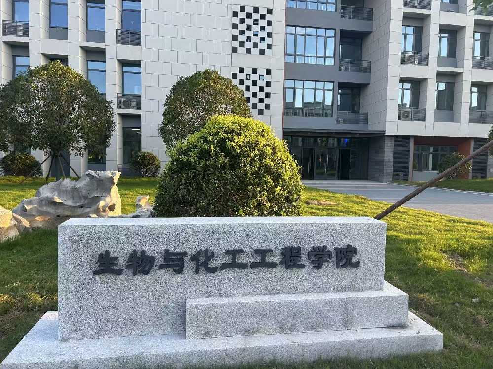 咸阳市扬州职业大学体育场高杆灯项目